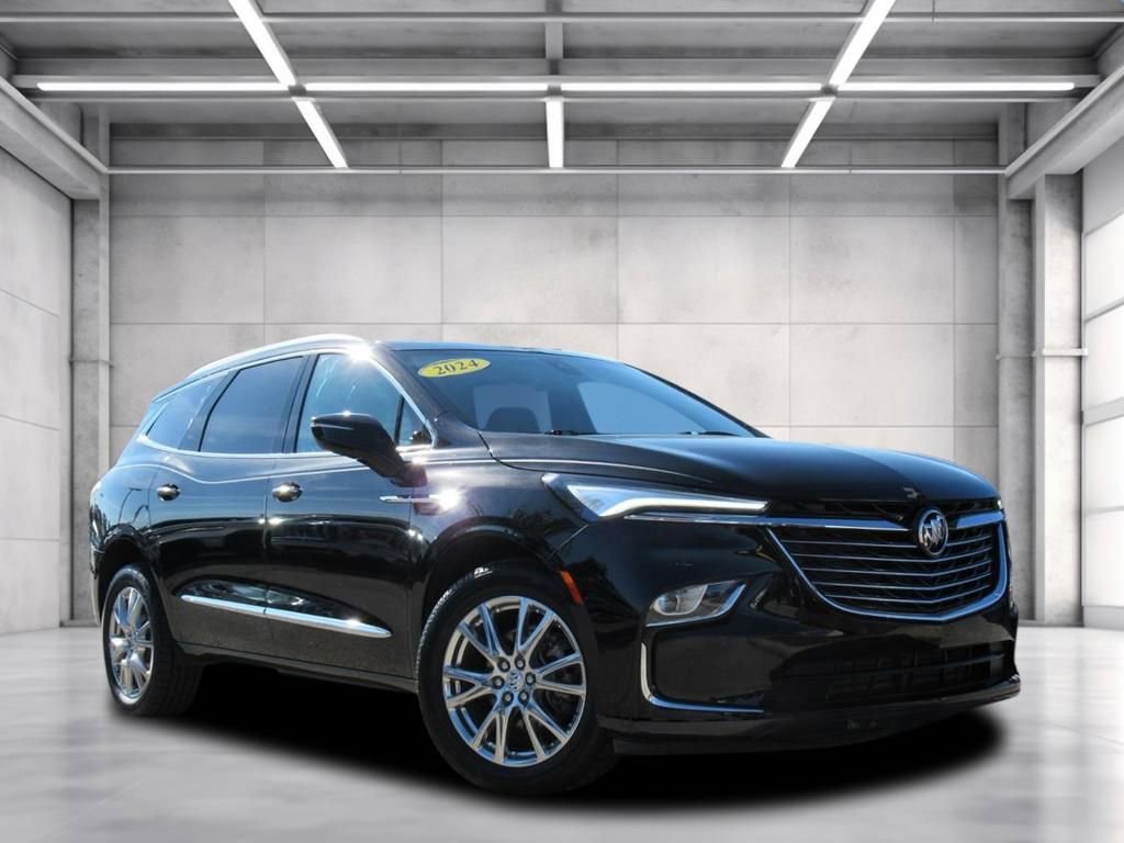 2024 Buick Enclave Essence's photo