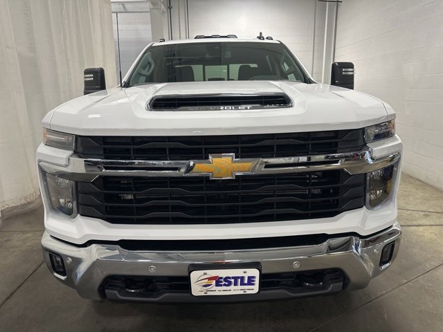 2025 Chevrolet Silverado 3500HD LT photo 2
