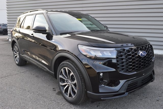 2026 Ford Explorer ST-LINE's photo