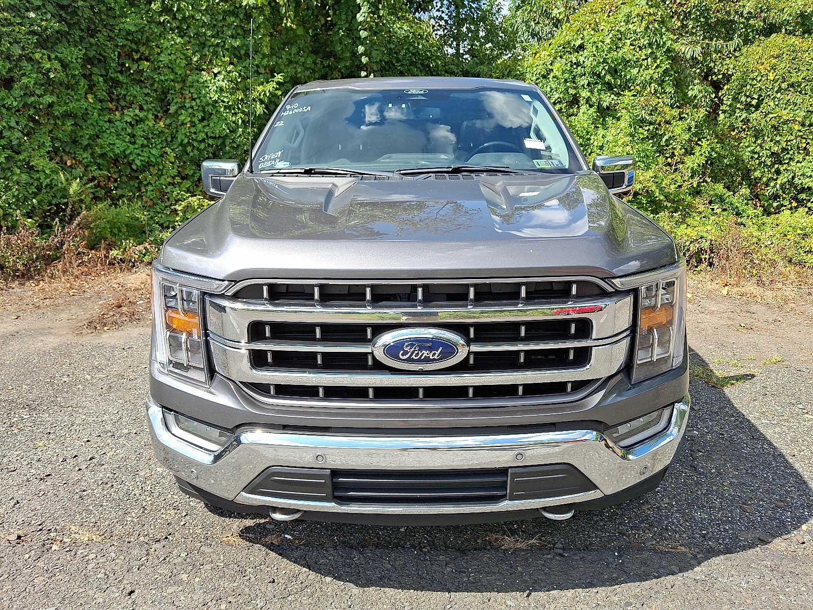 2022 Ford F-150 Lariat photo 2
