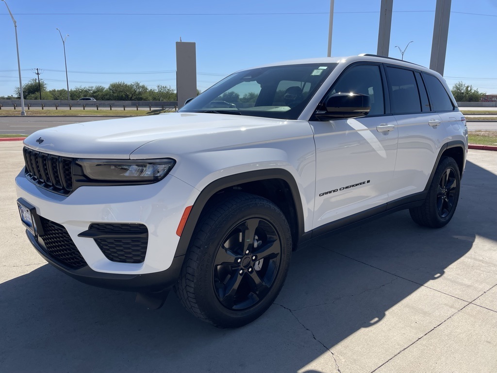 2023 Jeep Grand Cherokee Altitude photo 4