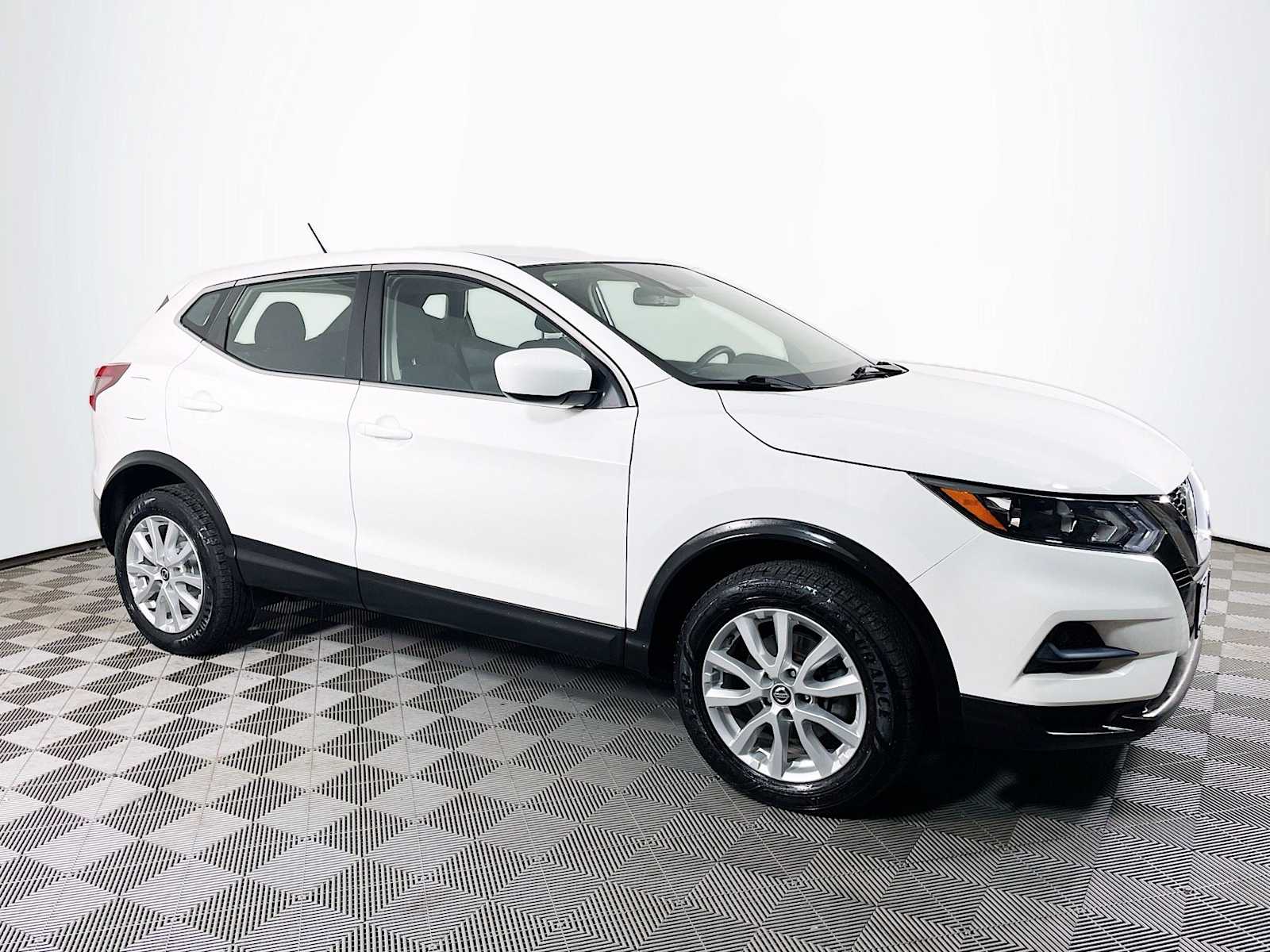 2020 Nissan Rogue Sport S photo 3