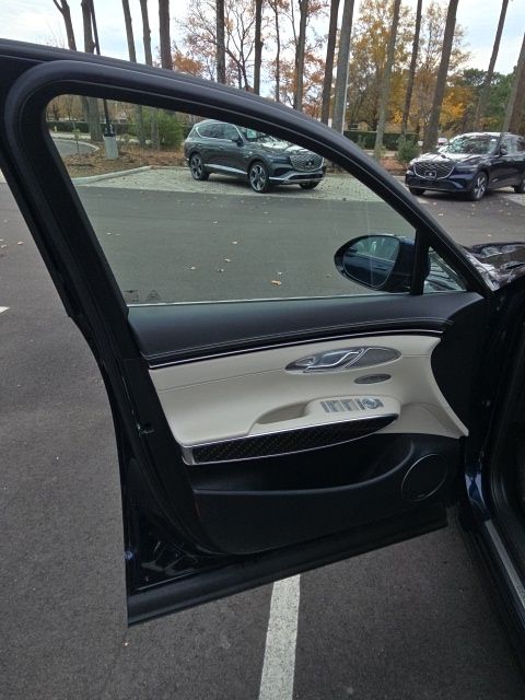 2023 Genesis GV70 3.5T Sport photo 4