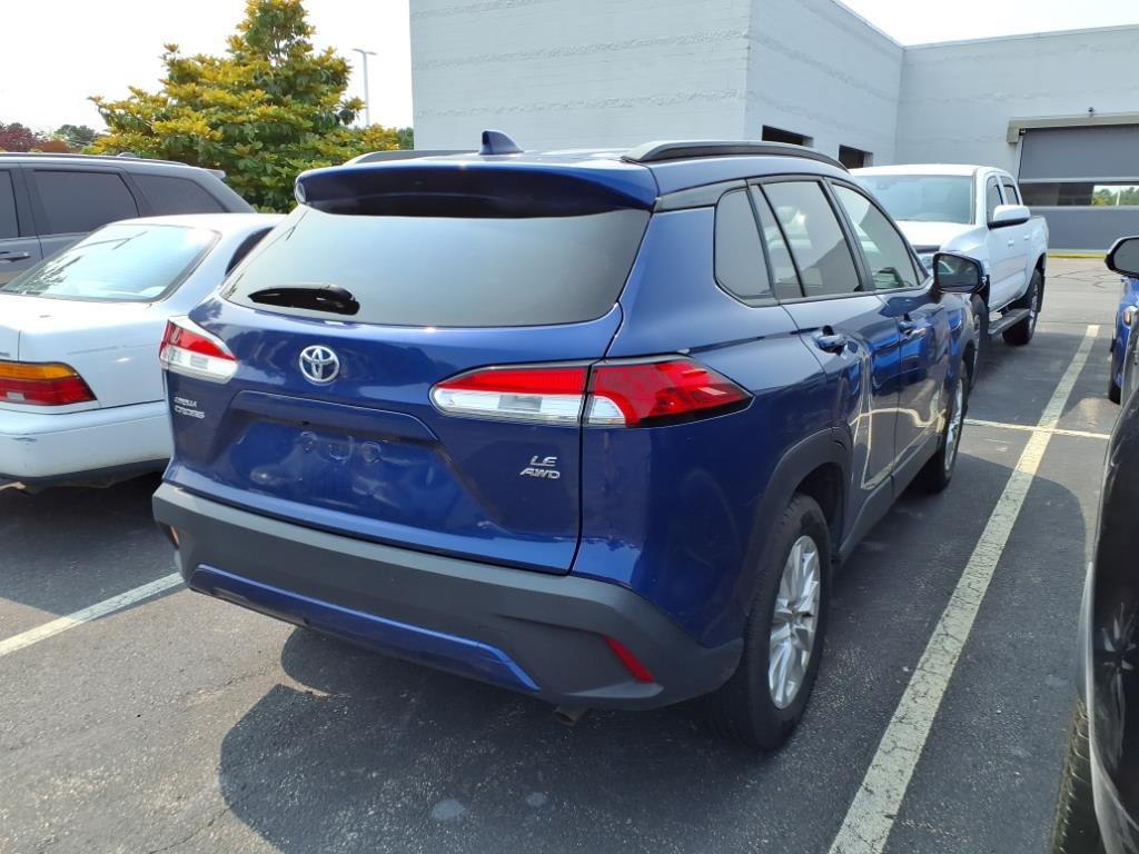 2022 Toyota Corolla Cross LE photo 3