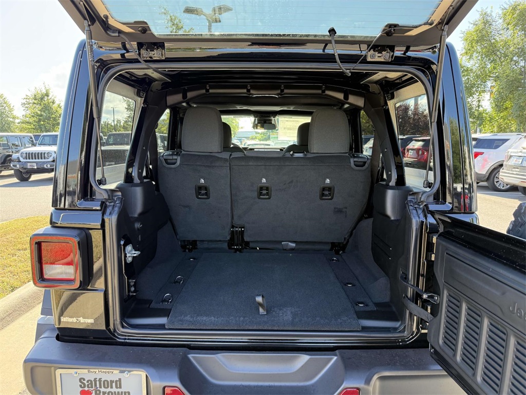 2025 Jeep Wrangler Willys photo 32