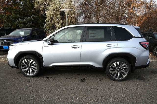 2025 Subaru Forester Touring photo 2