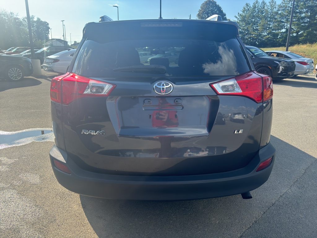 2015 Toyota RAV4 LE photo 3