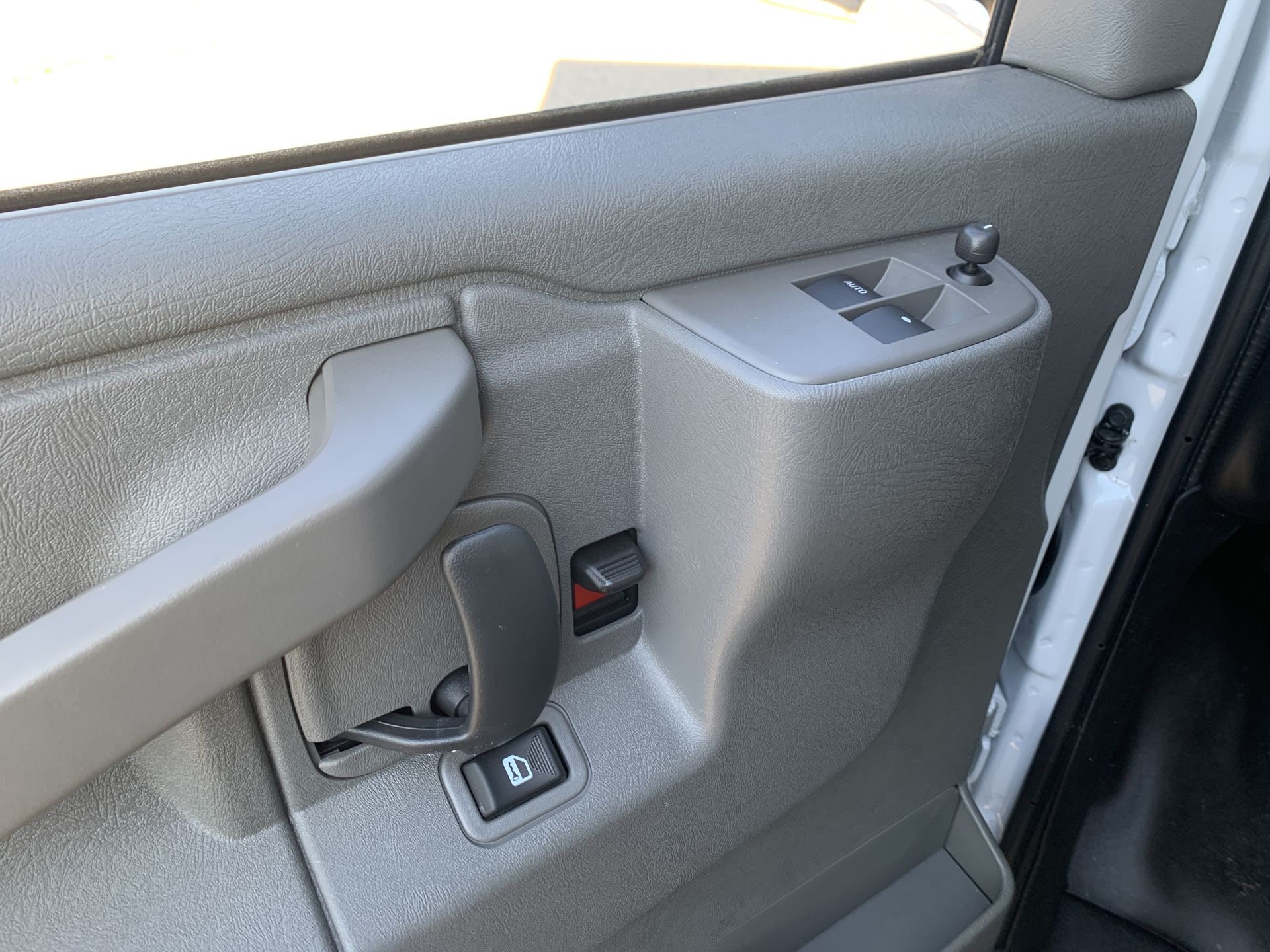 2025 Gmc Savana Cutaway 3500 photo 18