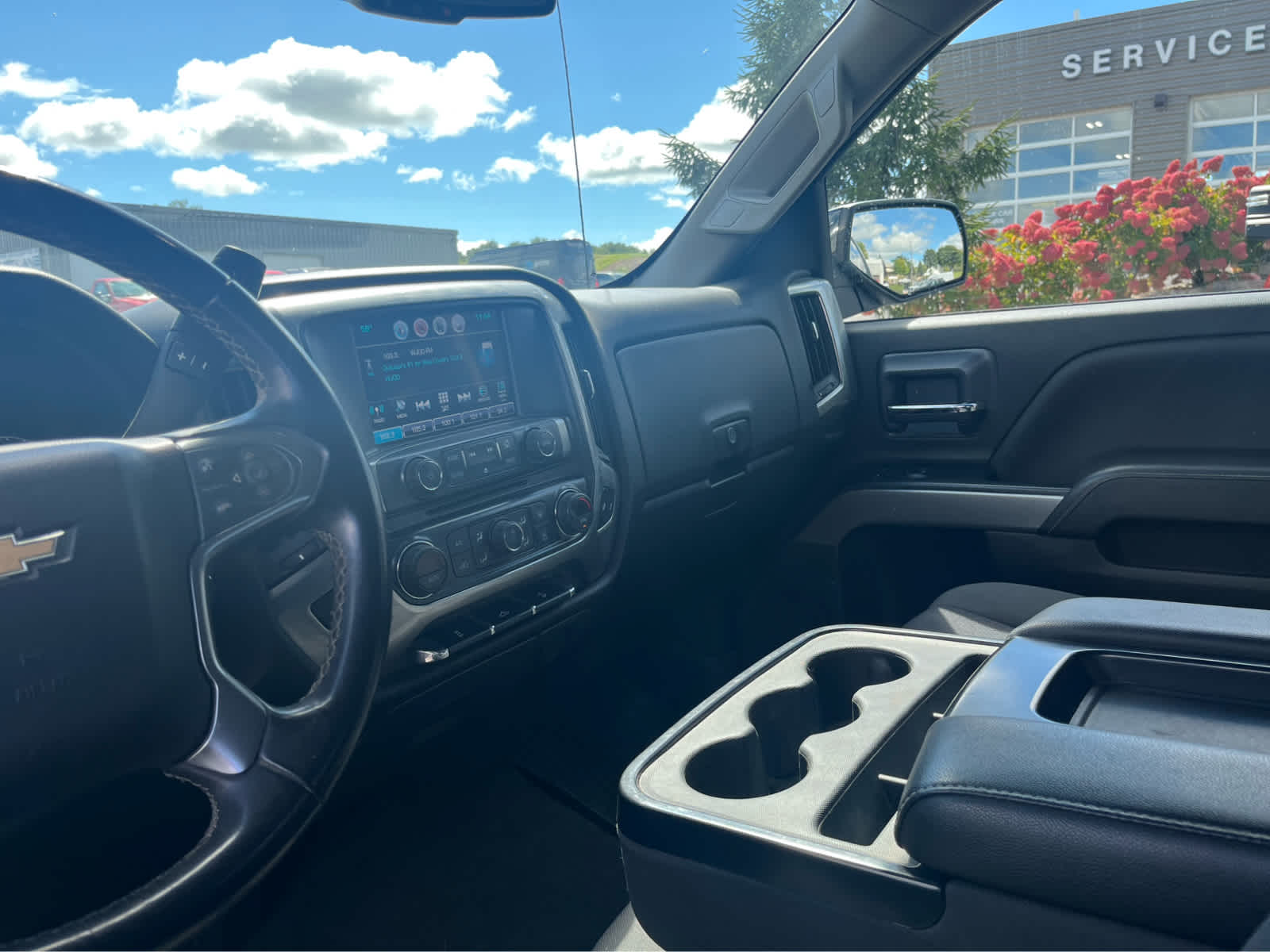 2017 Chevrolet Silverado 1500 LT photo 6