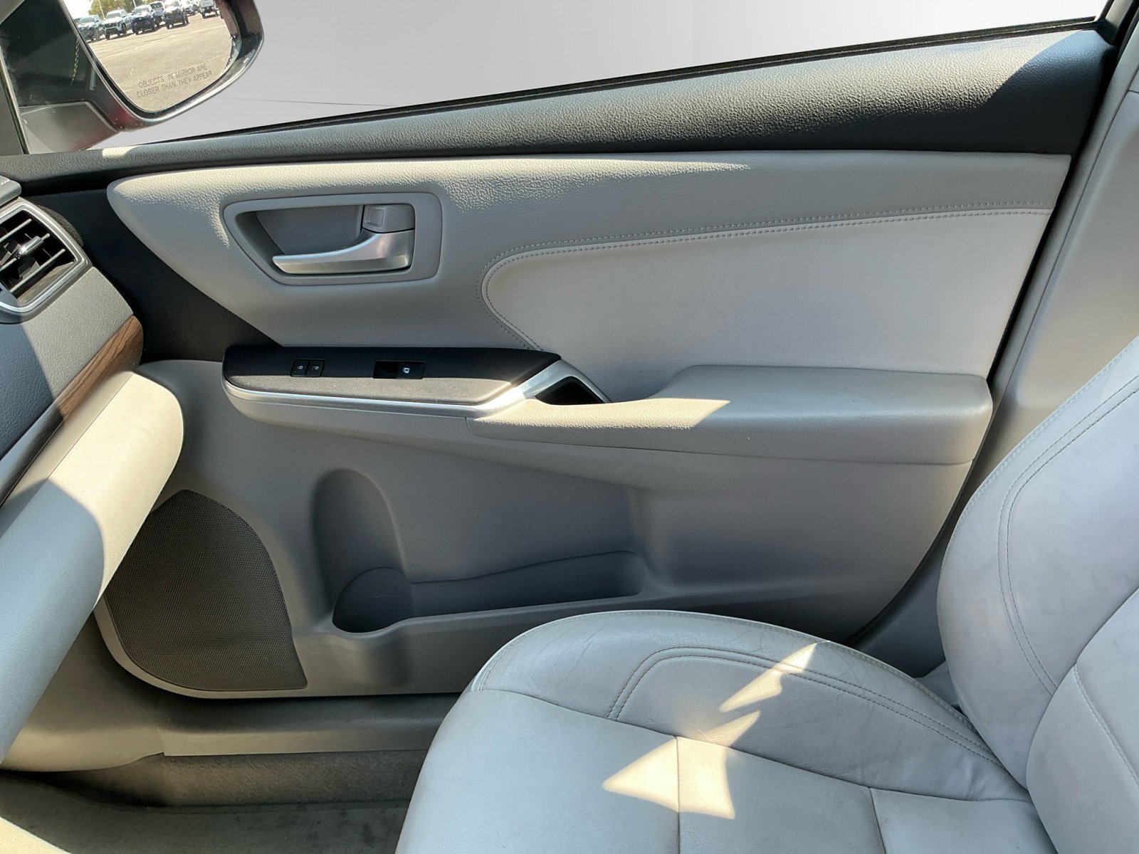 2015 Toyota Camry XLE photo 12
