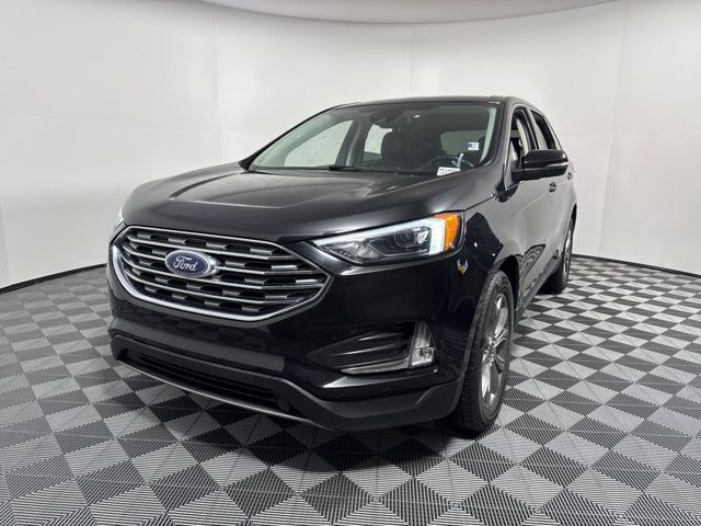 2022 Ford Edge Titanium's photo