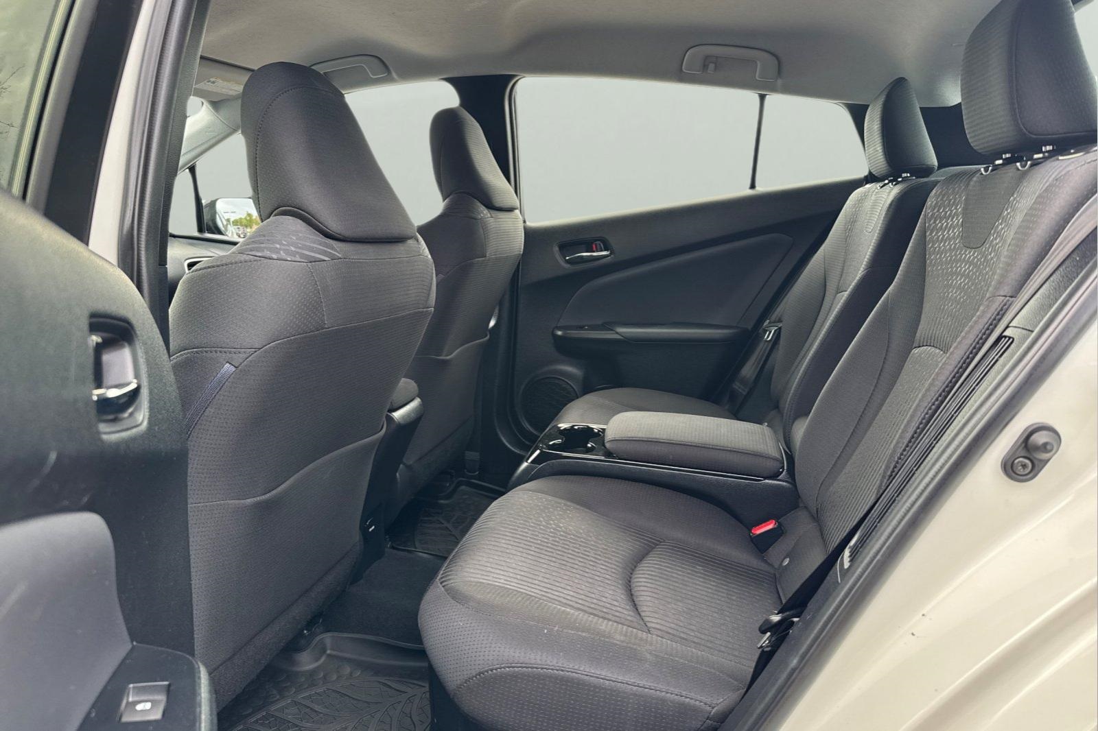 2017 Toyota Prius Prime Plus photo 4