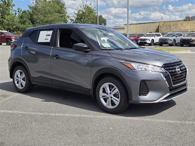 2025 Nissan Kicks Play S photo 2