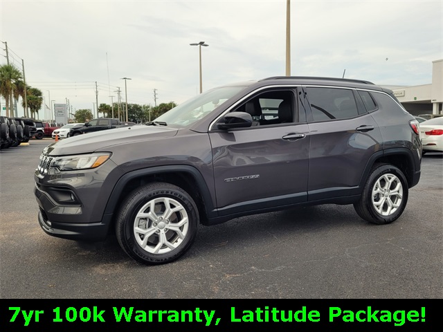 2024 Jeep Compass Latitude photo 3
