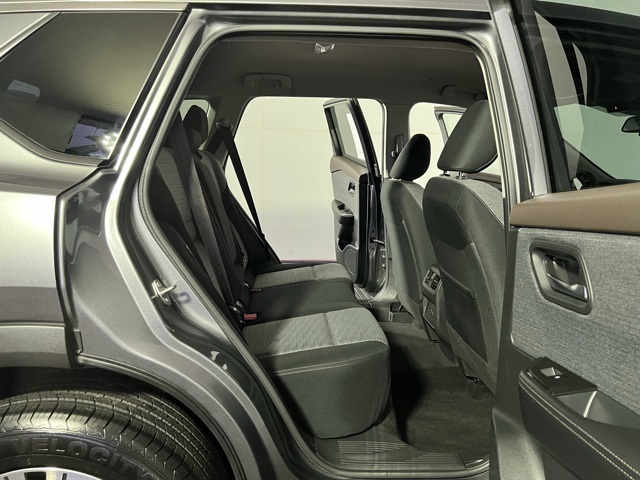 2023 Nissan Rogue SV photo 26