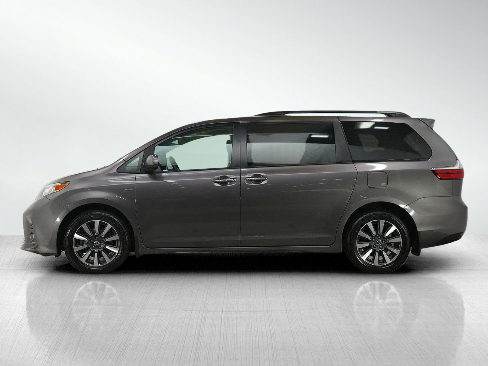 Used 2019 Toyota Sienna XLE with VIN 5TDDZ3DC8KS222542 for sale in Burnsville, Minnesota