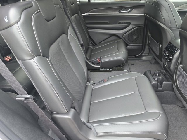 2025 Jeep Grand Cherokee Limited photo 23