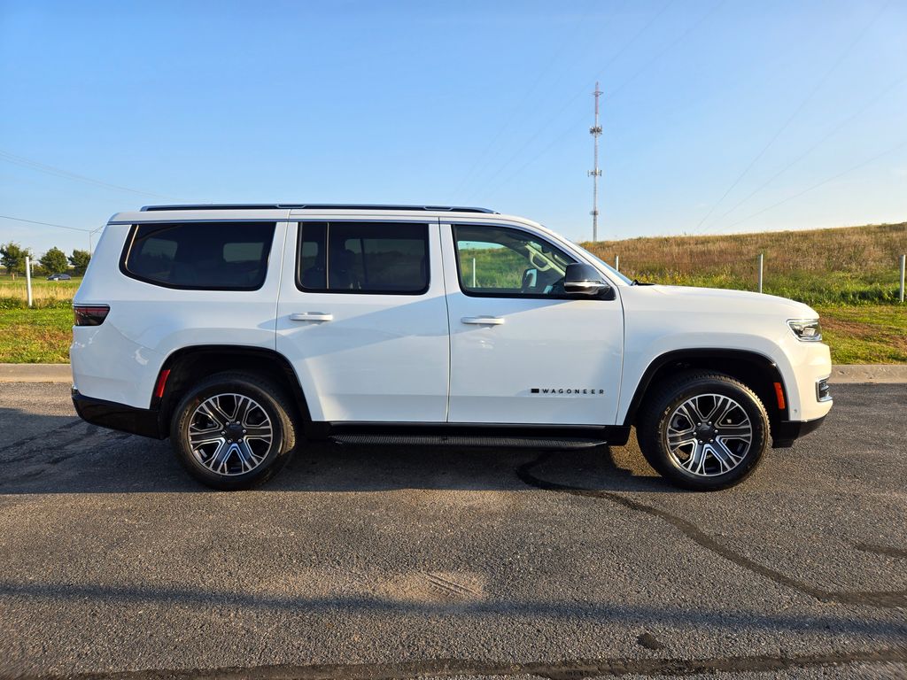 2024 Jeep Wagoneer Base photo 2