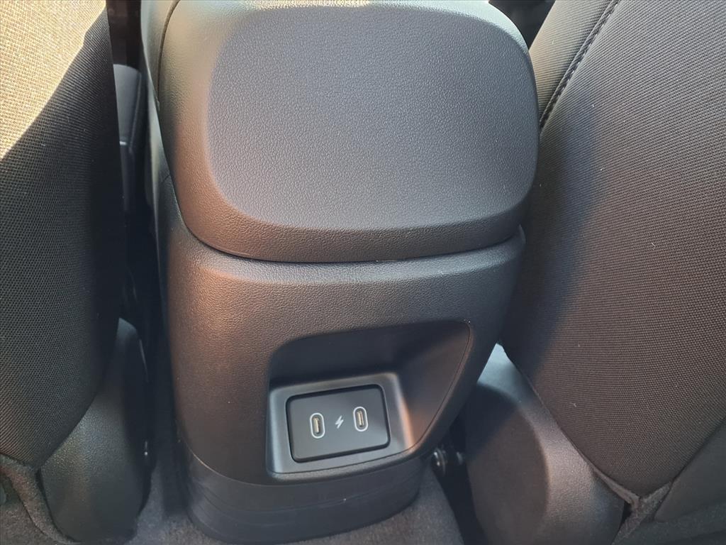 2025 Hyundai Elantra SE photo 3