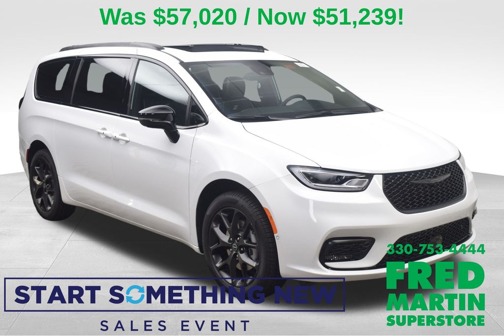 2026 Chrysler Pacifica Limited's photo