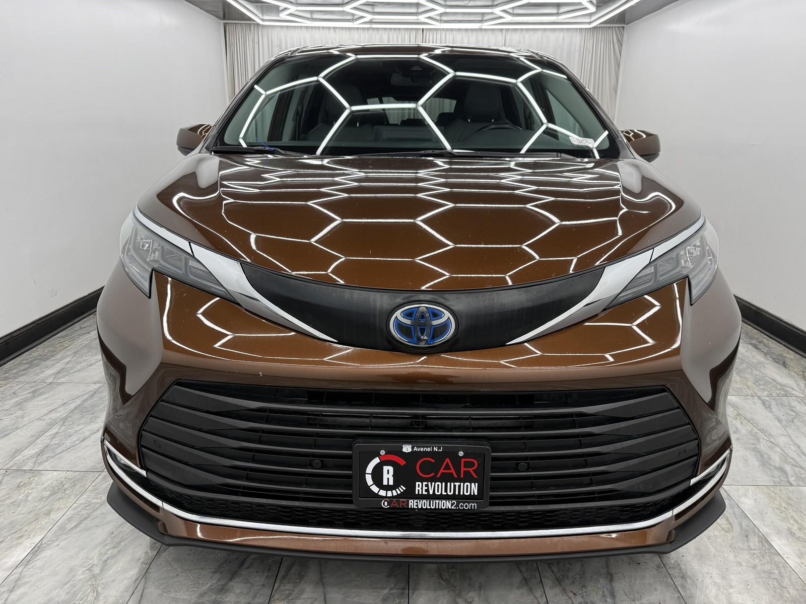 2024 Toyota Sienna XLE photo 2