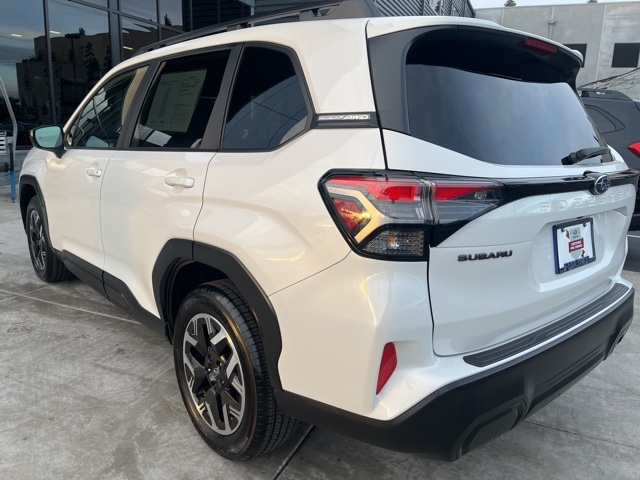 2025 Subaru Forester Premium photo 2