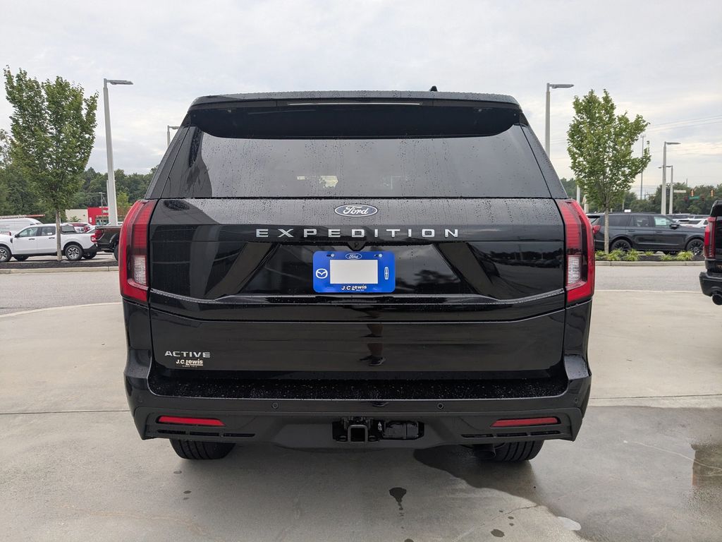 2025 Ford Expedition photo 4