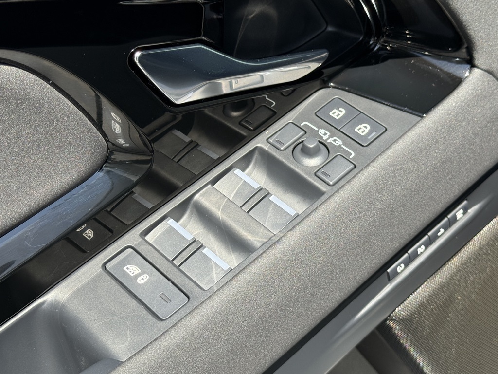 2026 Land Rover Range Rover Evoque S photo 8