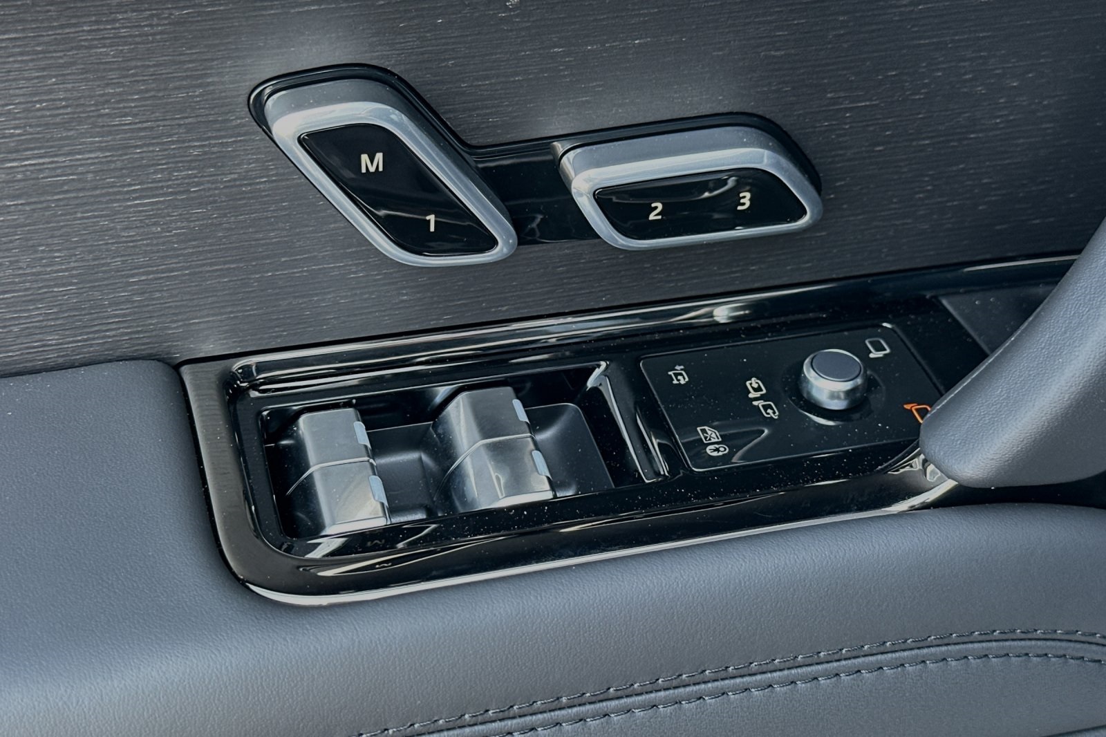 2025 Land Rover Range Rover Sport SE photo 11