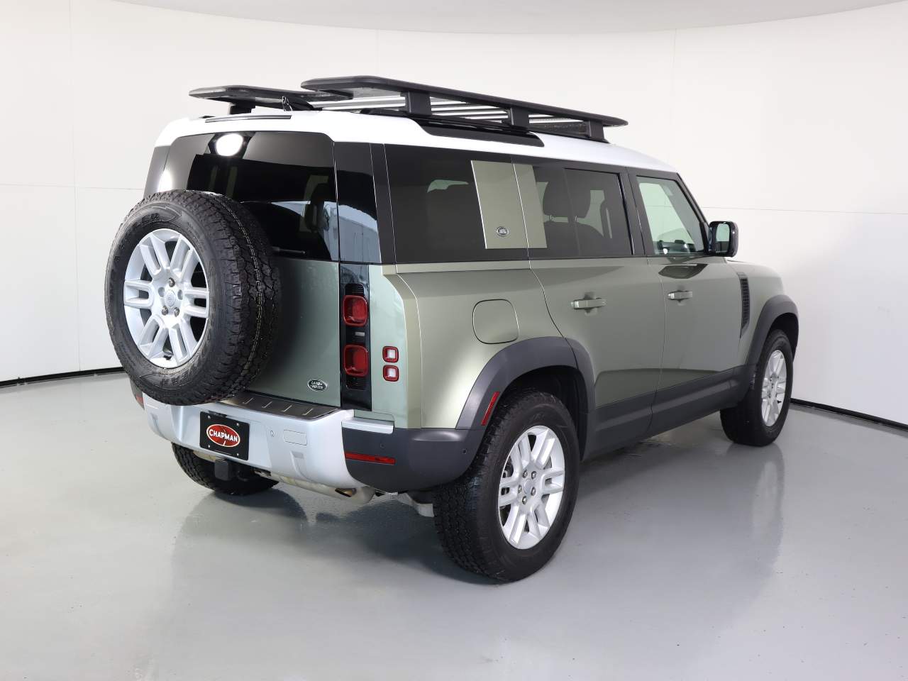 2022 Land Rover Defender 110 SE photo 4