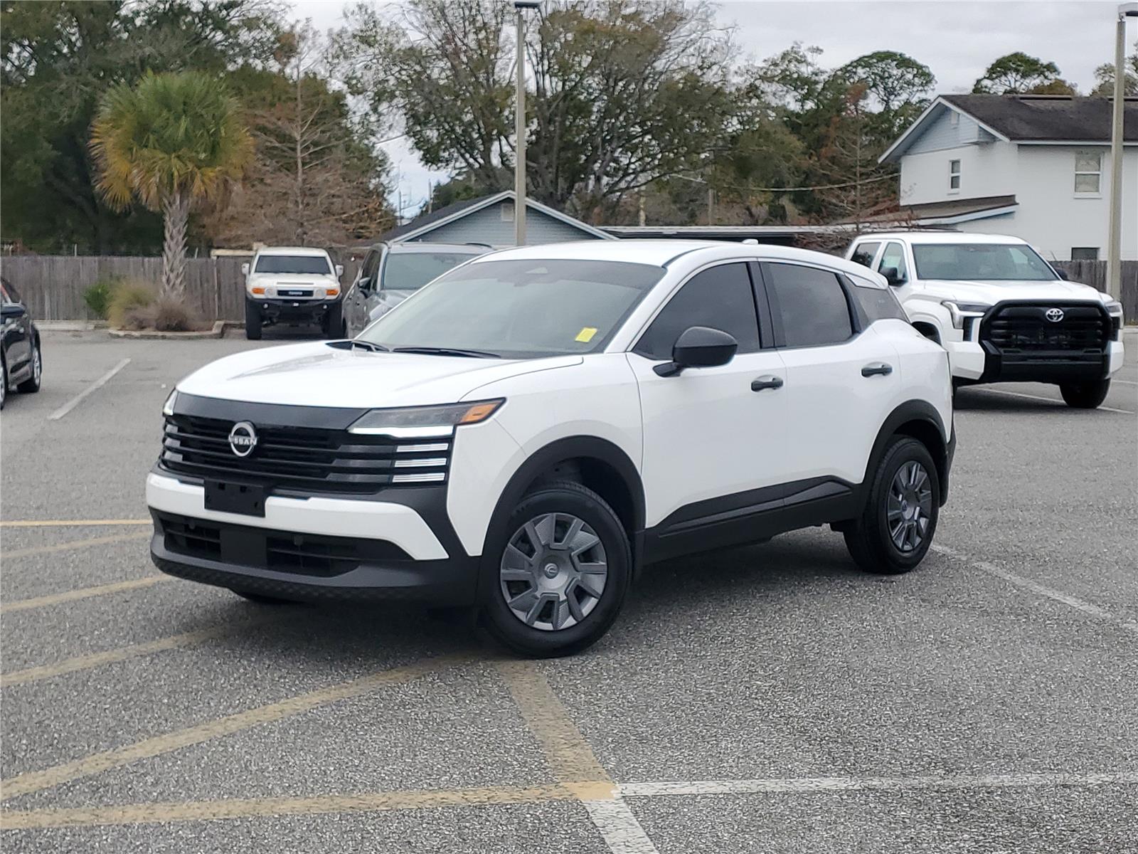 2025 Nissan Kicks S AWD's photo