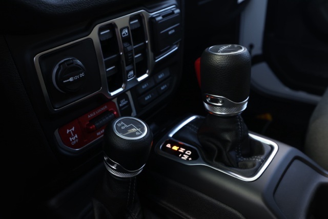 New 2025 Bright White Clear-Coat Exterior Paint Jeep Willys image 29