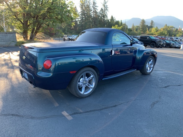 2005 Chevrolet SSR Base photo 3
