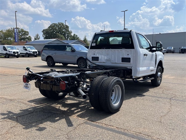 2026 Ford F-350 photo 3