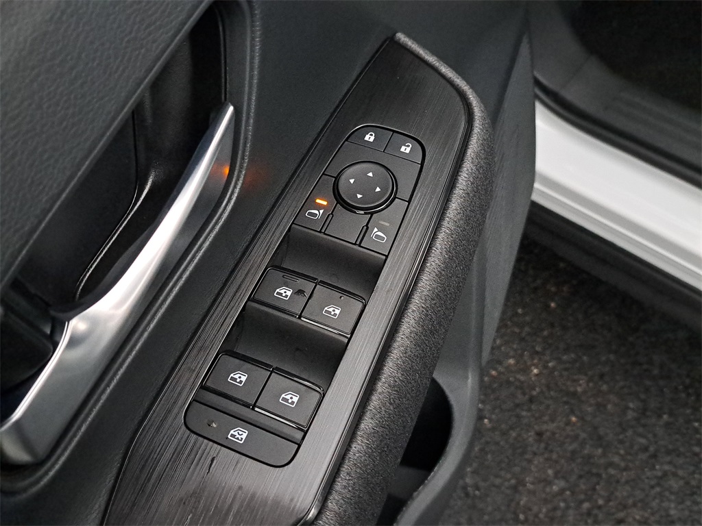 2026 Nissan Kicks SV photo 21