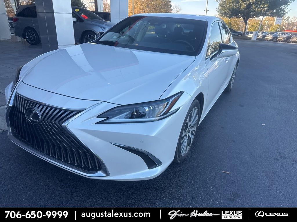 2020 Lexus ES 350's photo