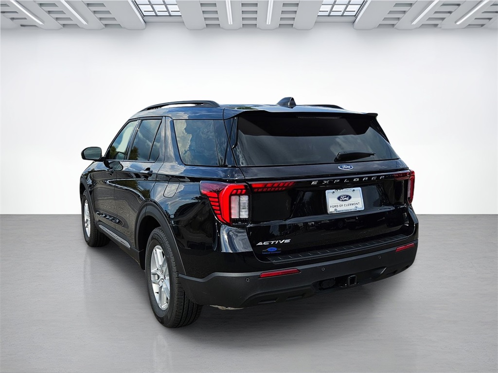2025 Ford Explorer photo 4
