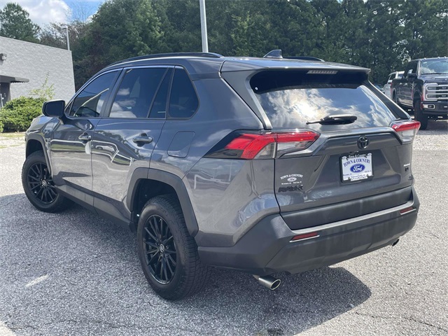 2021 Toyota RAV4 LE photo 2