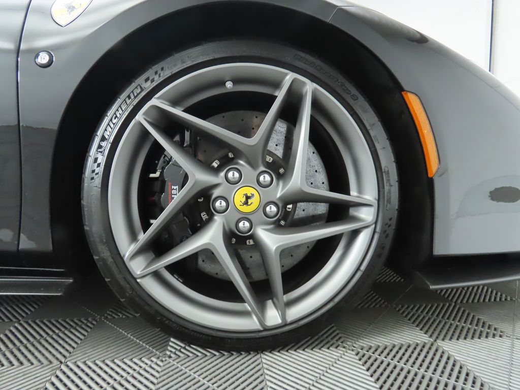 2021 Ferrari F8 Spider Base photo 38