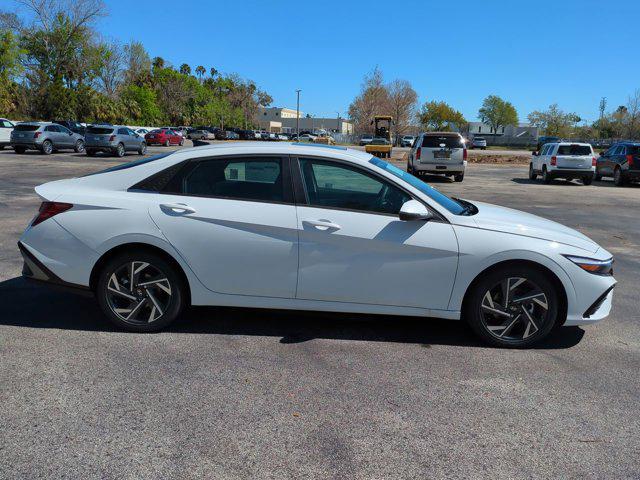 2025 Hyundai Elantra Limited photo 3
