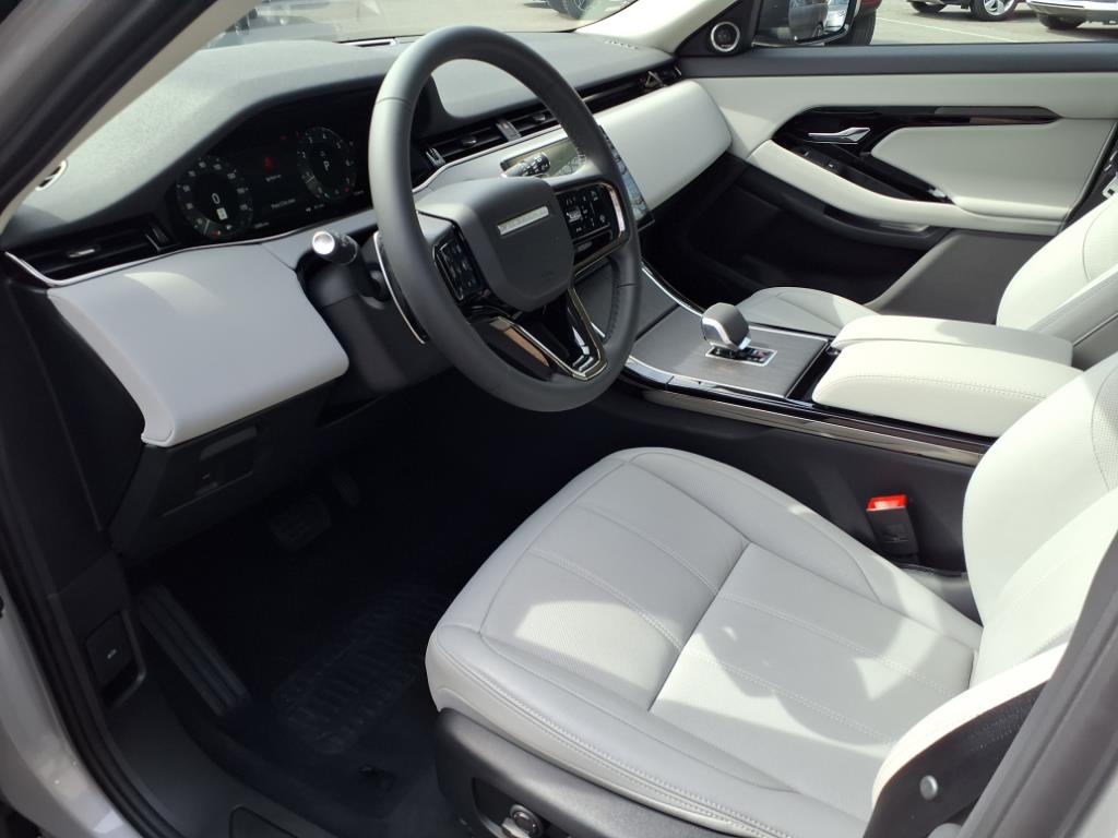 2025 Land Rover Range Rover Evoque S photo 15