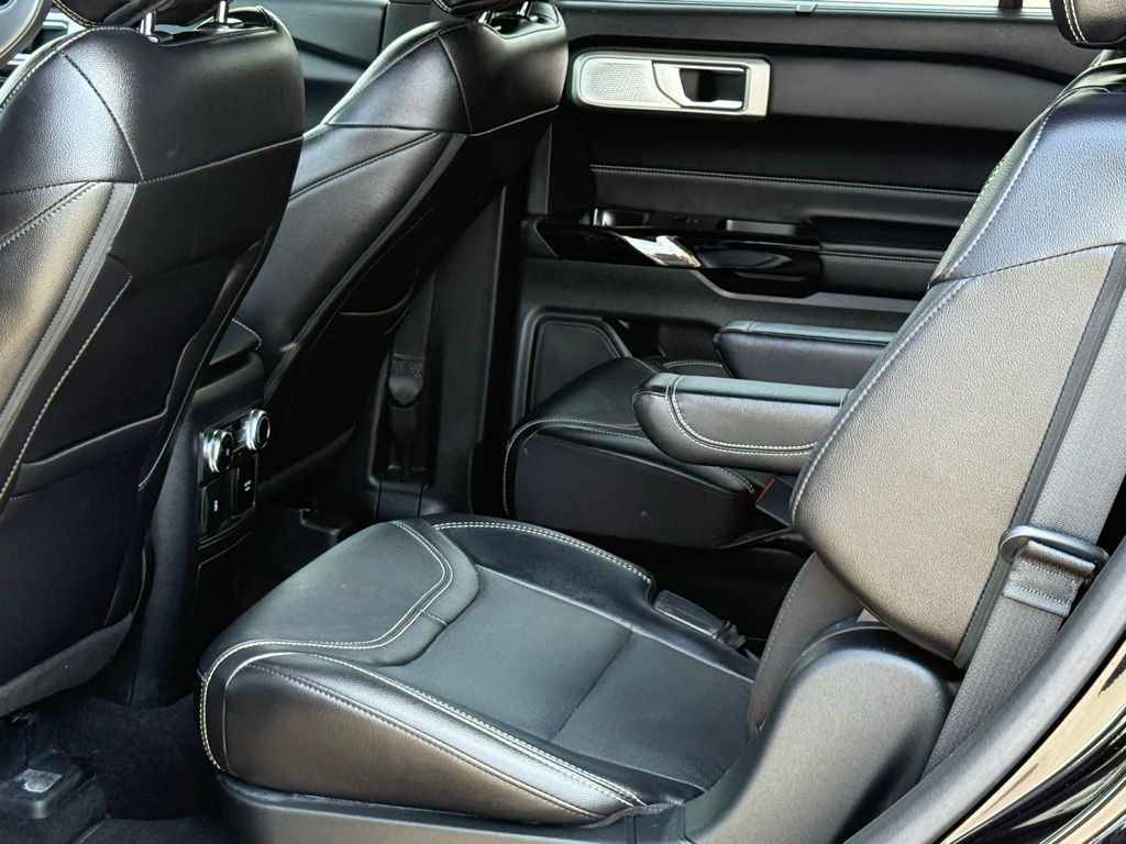 2023 Ford Explorer ST photo 6