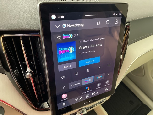 2026 Volvo XC60 Hybrid T8 photo 28