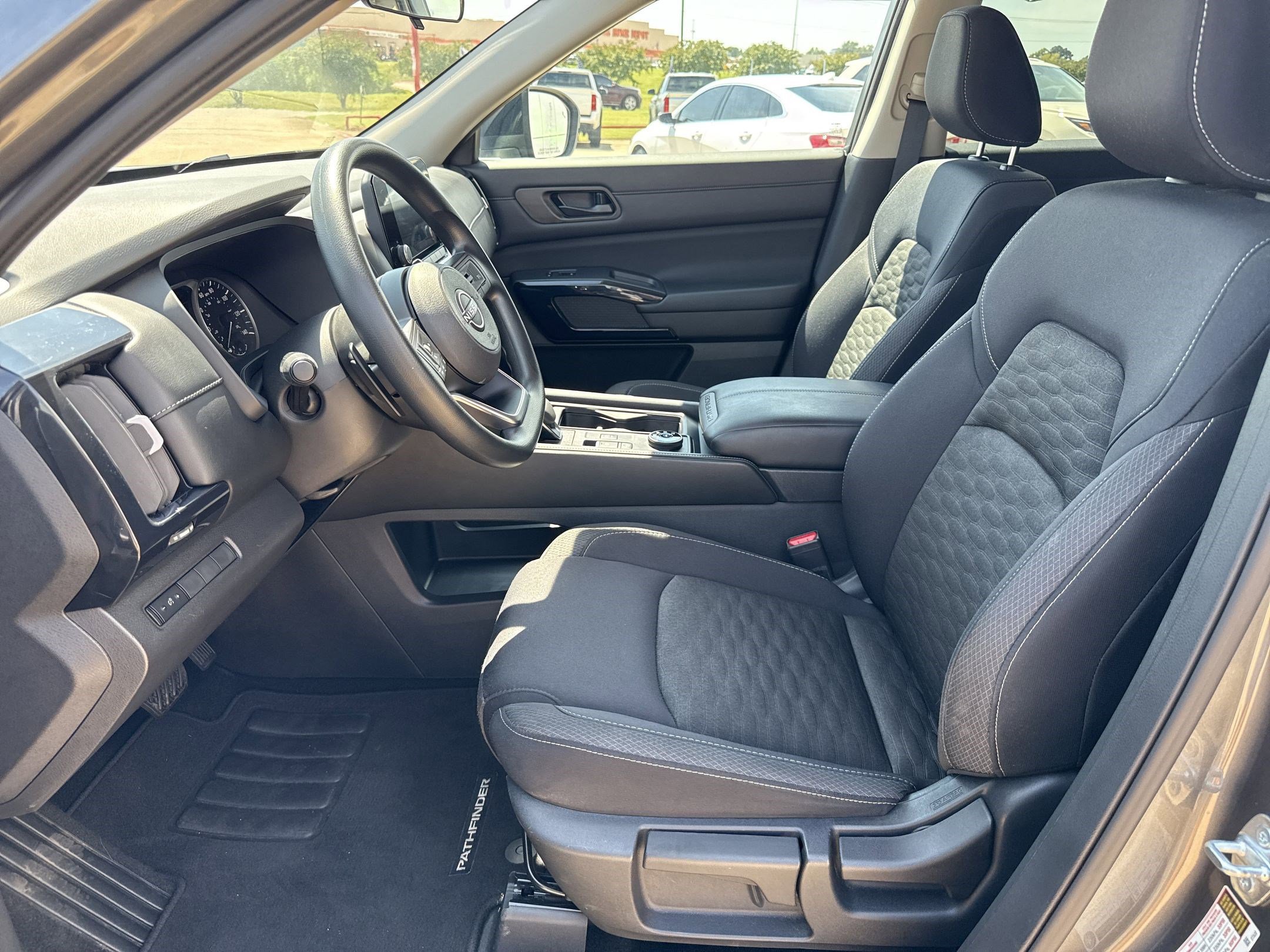 2023 Nissan Pathfinder S photo 5