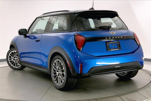 2025 Mini Cooper S Hardtop 2 Door Iconic photo 2