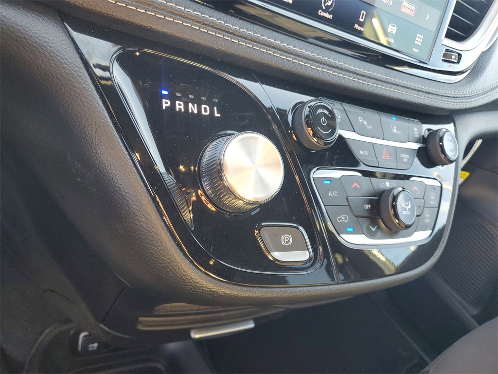 2024 Chrysler Pacifica Touring photo 24