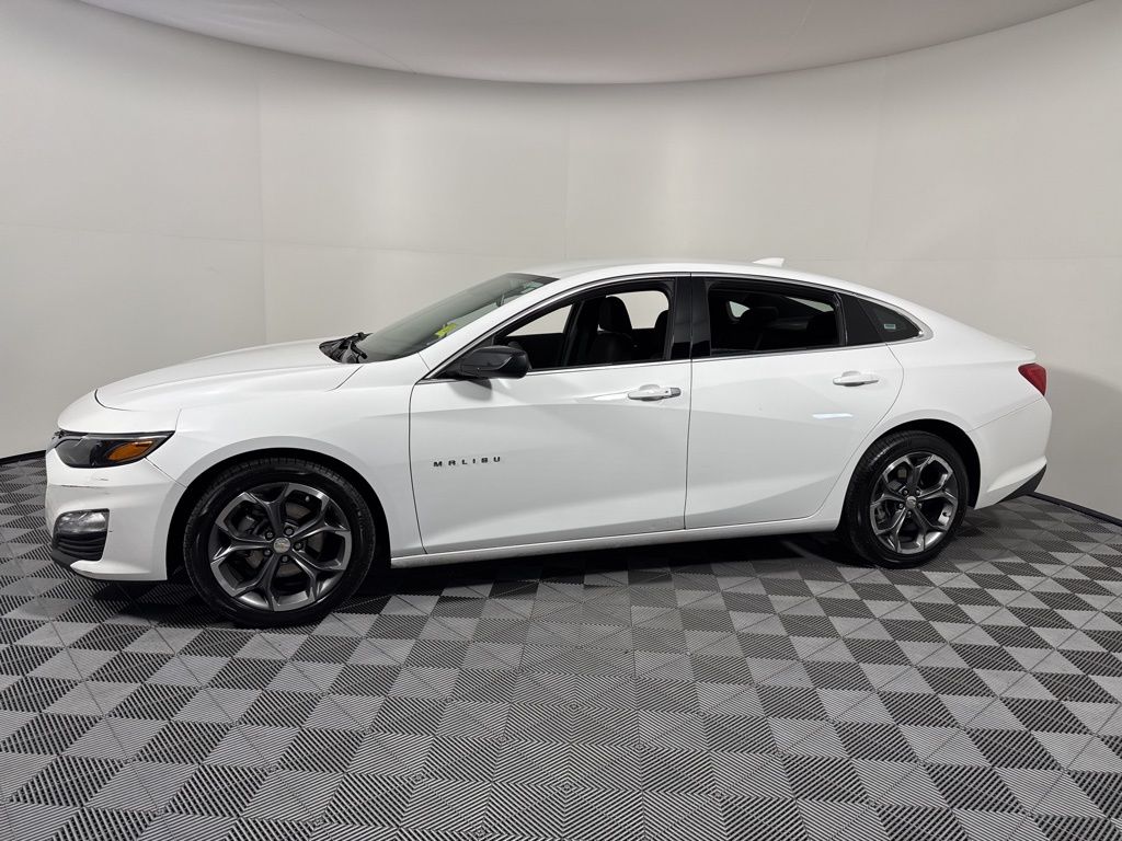 2024 Chevrolet Malibu 1LT photo 3