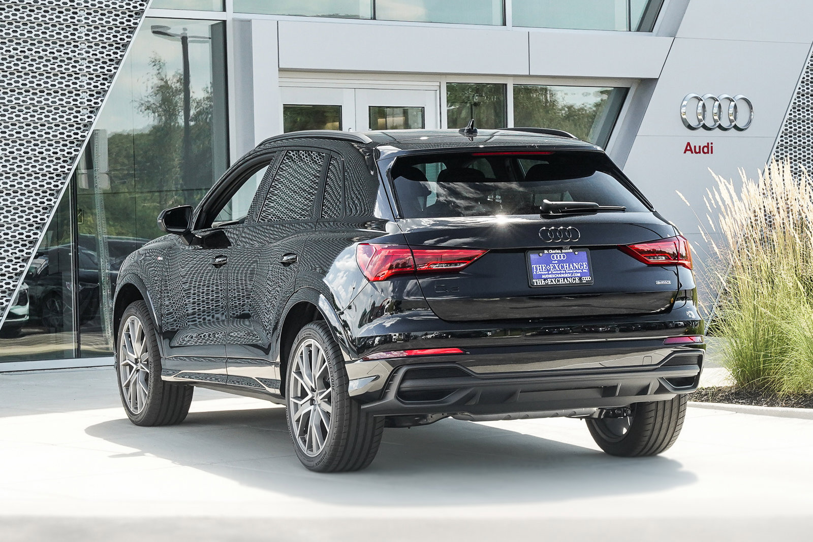 2025 Audi Q3 S line Premium Plus photo 4