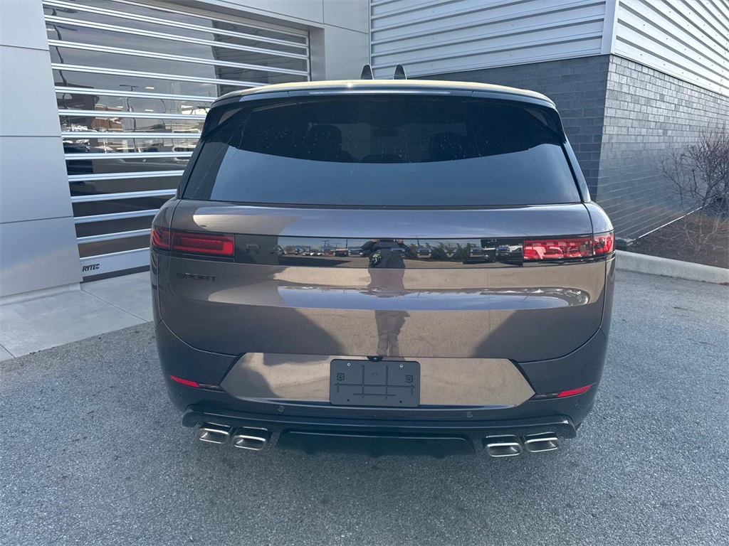 2025 Land Rover Range Rover Sport SE photo 5