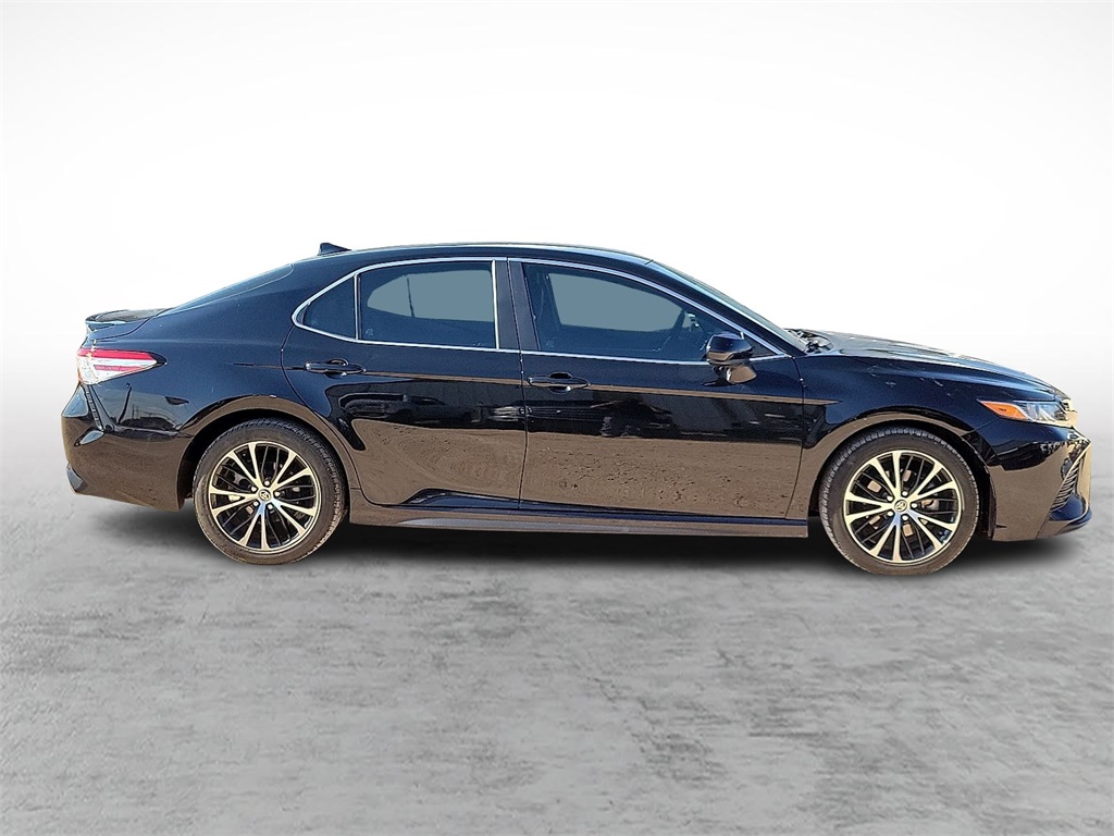 2020 Toyota Camry SE photo 12